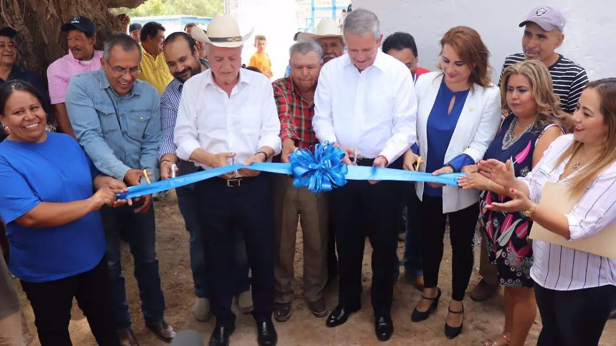 20 Jorge Zermeño reinauguró el campo de béisbol del Ejido El Perú